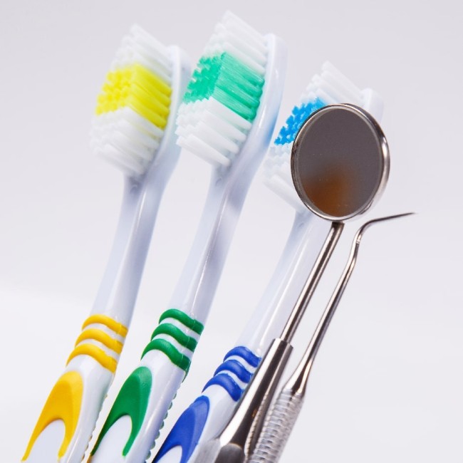 Brosse à dents et dentifrice